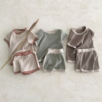 Infant and young children's clothing made of old casual sports short-sleeved suit